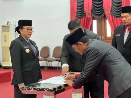 Bupati Karolin Lantik 3 Pimpinan Tinggi Pratama